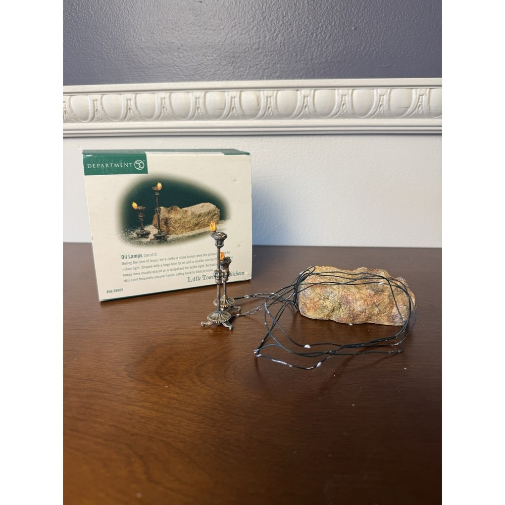 Dept 56 Little Town Of Bethlehem Oil Lamps - WORKS